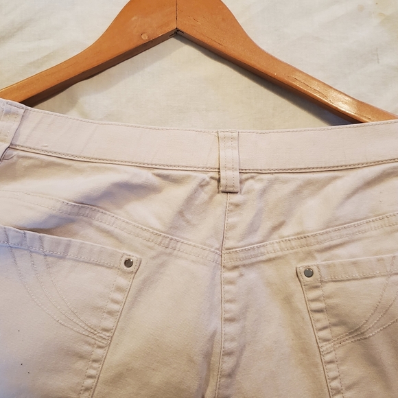 Capris - Picture 3 of 6